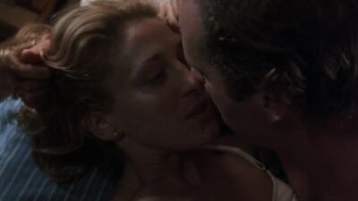 Sarah Jessica Parker nude - Striking Distance (1993)