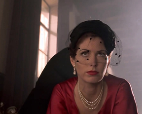 Dana Delany nude - Live Nude Girls (1995)