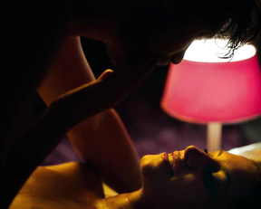 Almila Bagriacik nude - Nur eine Frau (2019)