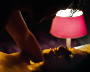 Almila Bagriacik nude - Nur eine Frau (2019)