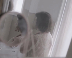 Esther Zimmering naked - Goosebumps (2022)