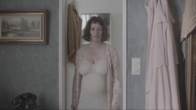 Esther Zimmering naked - Goosebumps (2022)