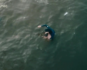 Anne Hathaway sexy - WeCrashed s01e06e08 (2022)