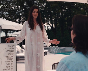 Anne Hathaway sexy - WeCrashed s01e06e08 (2022)