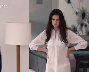 Anne Hathaway sexy - WeCrashed s01e06e08 (2022)