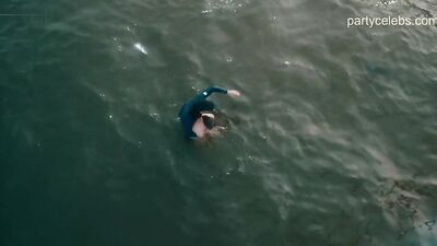 Anne Hathaway sexy - WeCrashed s01e06e08 (2022)