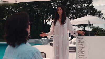 Anne Hathaway sexy - WeCrashed s01e06e08 (2022)