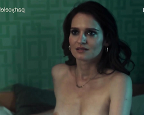 Alma Hasun naked - Vorstadtweiber s01e59 (2022)