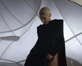 Charlie Murphy nude - Halo s01e02 (2022)