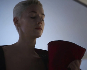 Charlie Murphy nude - Halo s01e02 (2022)