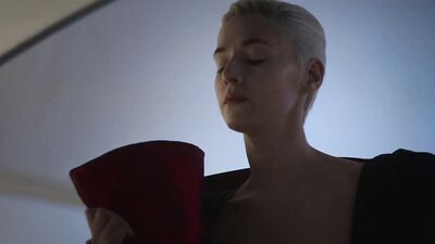 Charlie Murphy nude - Halo s01e02 (2022)