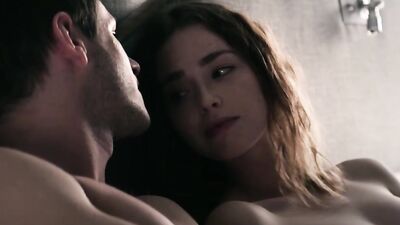 Freya Mavor nude - Il etait une seconde fois s01e01-04 (2019)