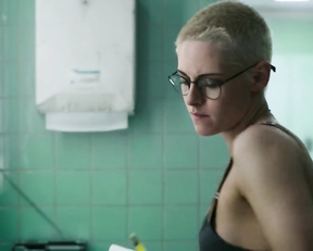 Kristen Stewart sexy - Underwater (2020)
