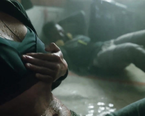 Kristen Stewart sexy - Underwater (2020)