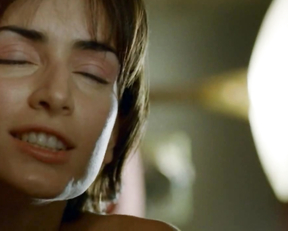 Ana de la Reguera nude - Asi del precipicio (2006)