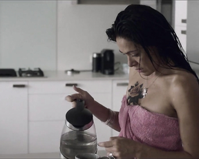 Abbey Lee nude - Outlaws (2017)