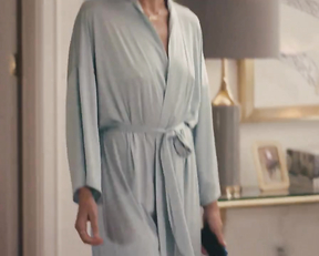 Frankie Shaw nude - SMILF s01e02 (2017)