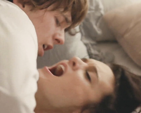 Frankie Shaw nude - SMILF s01e02 (2017)