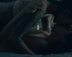 Kate Siegel nude - The haunting of hill house s01e01-03 (2018)