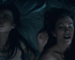 Kate Siegel nude - The haunting of hill house s01e01-03 (2018)