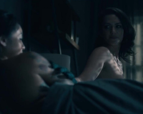 Kate Siegel nude - The haunting of hill house s01e01-03 (2018)