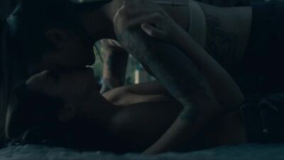 Kate Siegel nude - The haunting of hill house s01e01-03 (2018)