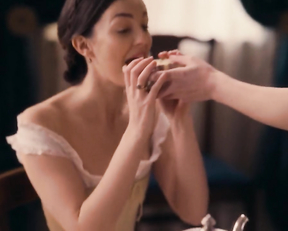 Hailee Steinfeld sex scene - Dickinson s02e10 (2021)