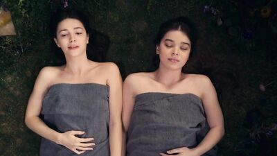 Hailee Steinfeld sex scene - Dickinson s02e10 (2021)