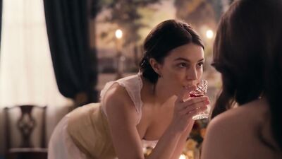 Hailee Steinfeld sex scene - Dickinson s02e10 (2021)