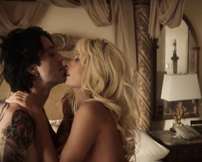 Lily James nude - Pam and Tommy s01e02-03 (2022)