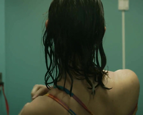 Moana Goetze nude - Ein Mädchen wird vermisst (2021)