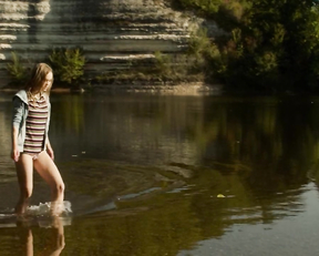 Lily-Rose Depp nude - Les fauves (2018)