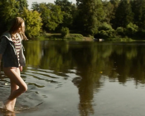 Lily-Rose Depp nude - Les fauves (2018)