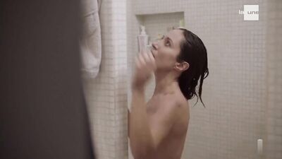 Fabienne Carat nude – Section de recherches s14e08 (2021)