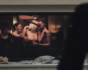 Ophelia Kolb nude - Ce que Pauline ne vous dit pas s01e03-04 (2022)