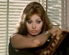 Sophia Loren naked