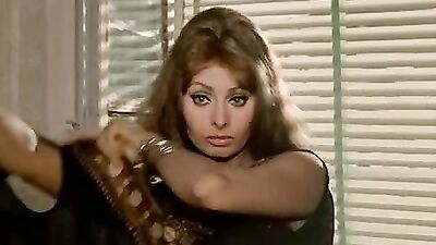 Sophia Loren naked
