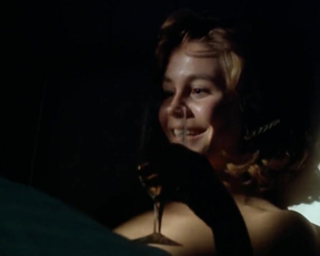 Anne Louise Hassing nude - Kærlighedens smerte (1992)