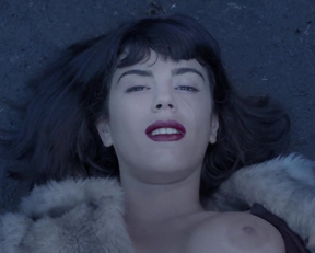 Macarena Lewis nude - El año de las 10 películas (2023)