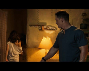 Alison Brie sexy - Freelance (2023)