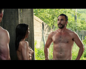 Alison Brie sexy - Freelance (2023)