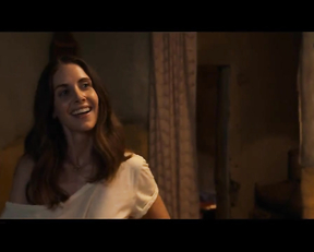 Alison Brie sexy - Freelance (2023)