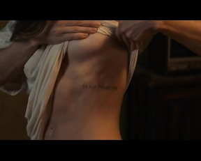 Alison Brie sexy - Freelance (2023)