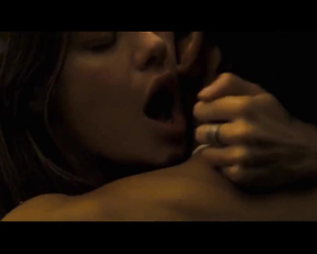 Camille Rowe nude - No Limit (Sous Emprise) (2022)