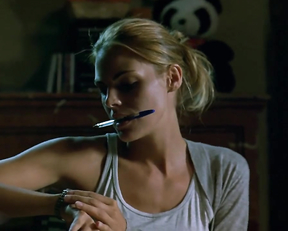 Amaia Salamanca nude – Brain Drain (Fuga de cerebros) (2009)