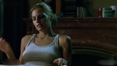 Amaia Salamanca nude – Brain Drain (Fuga de cerebros) (2009)