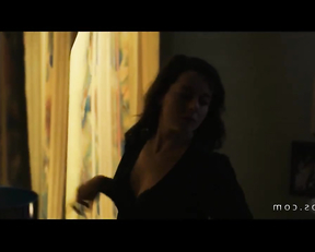 Laure Calamy nude - Une femme du monde (2021)