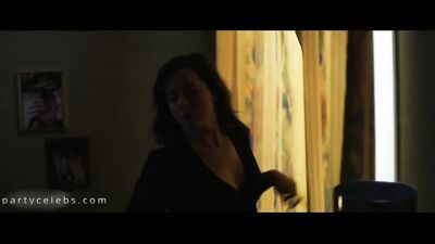 Laure Calamy nude - Une femme du monde (2021)