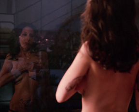 Lisa Edelstein – Girlfriends’ Guide to Divorce s01e03 (2014)