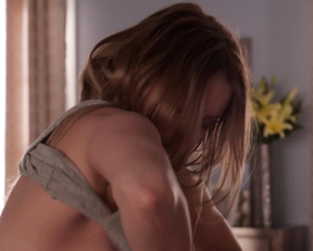 Julianna Guill – Girlfriends Guide to Divorce s01e02 (2014)